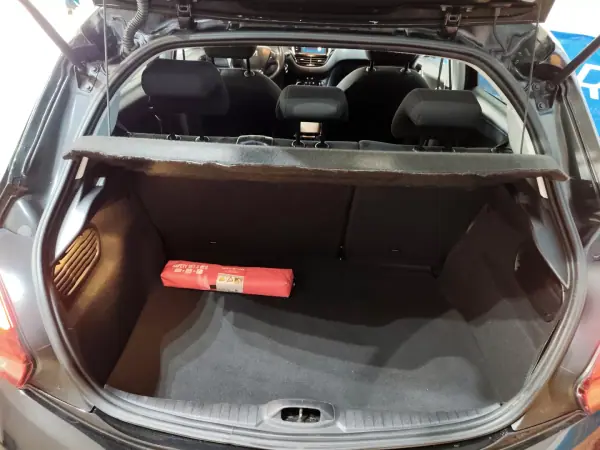 Peugeot 208 2018 - 9750 EUR, 48000 km - AUTO.MOTO.pt - 48000km - foto 21 de 25