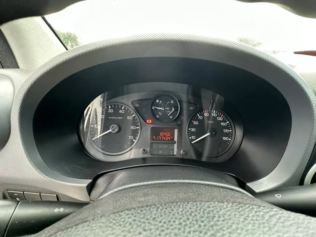 Peugeot Partner 2016 - 10900 EUR, 177432 km - AUTO.MOTO.pt - 177432km - foto 11 de 20