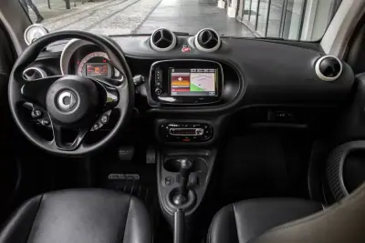 Smart ForTwo Coupé 2019 - 10900 EUR, 68296 km - AUTO.MOTO.pt - 68296km - foto 30 de 37