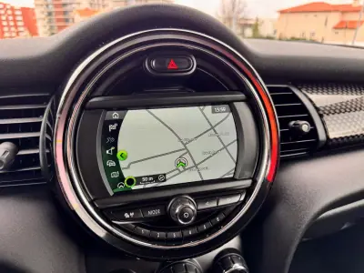 MINI Cooper 2018 - 21990 EUR, 165000 km - AUTO.MOTO.pt - 165000km - foto 24 de 31