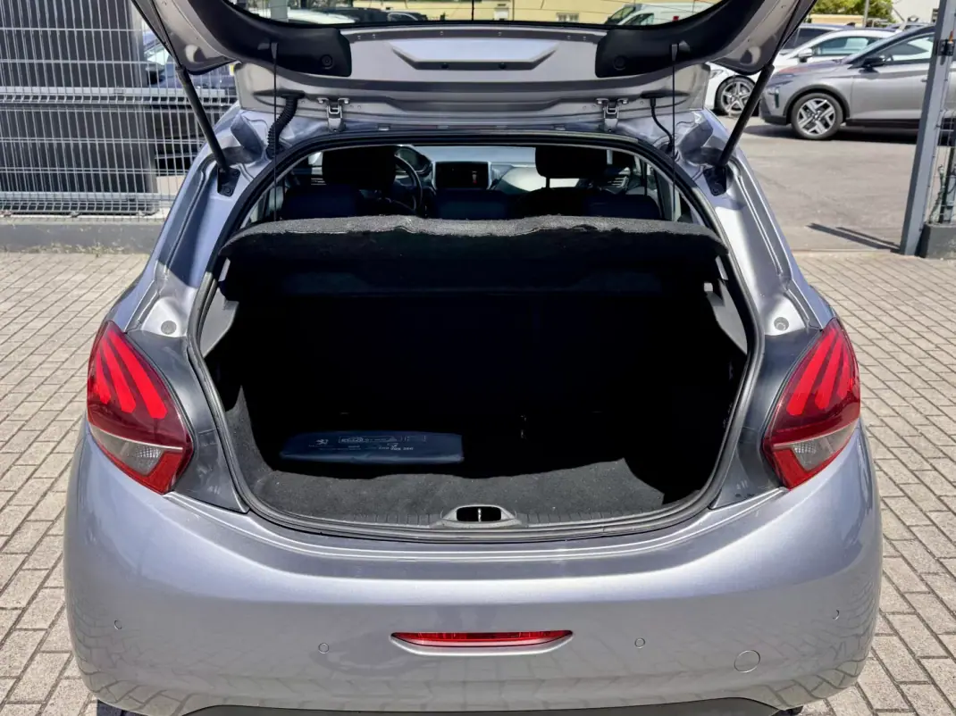 Peugeot 208 2019 - 11990 EUR, 53000 km - AUTO.MOTO.pt - 53000km - foto 19 de 19