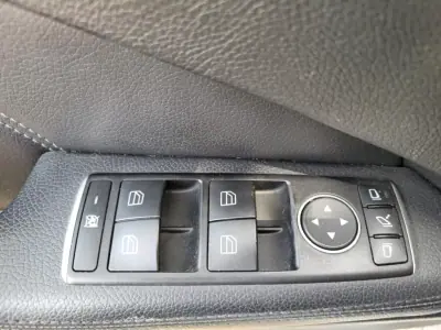 Mercedes-Benz E 200 2014 - 18900 EUR, 147135 km - AUTO.MOTO.pt - 147135km - foto 10 de 20