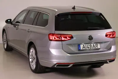 Volkswagen Passat Variant 2021 - 25990 EUR, 70682 km - AUTO.MOTO.pt - 70682km - foto 16 de 53