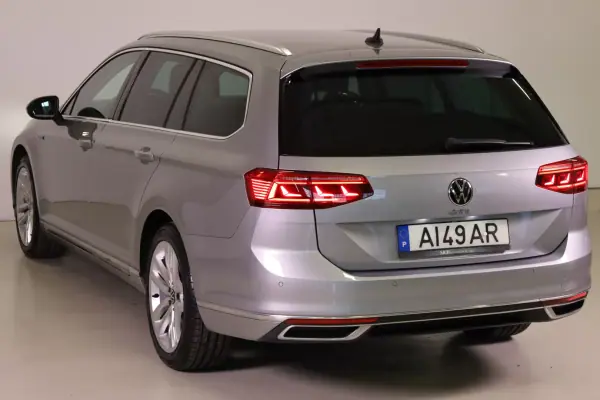 Volkswagen Passat Variant 2021 - 25990 EUR, 70682 km - AUTO.MOTO.pt - 70682km - foto 16 de 53