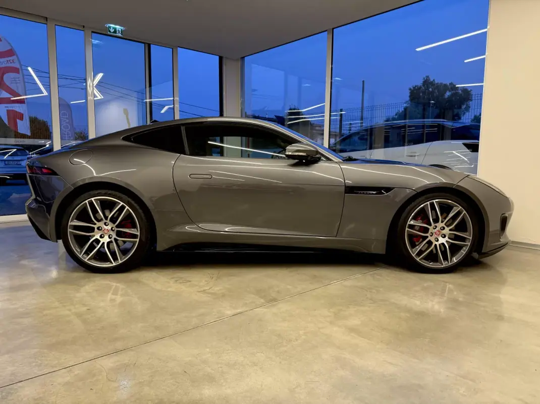Jaguar F-Type 2018 - 46000 EUR, 64300 km - AUTO.MOTO.pt - 64300km - foto 48 de 135