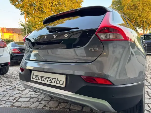 Volvo V40 Cross Country 2013 - 13500 EUR, 164000 km - AUTO.MOTO.pt - 164000km - foto 25 de 38