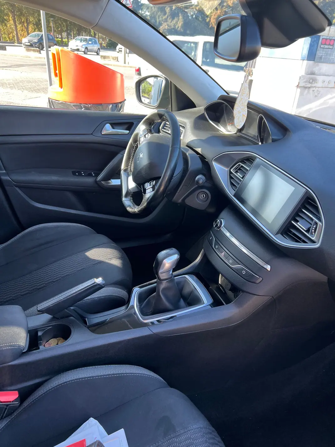 Peugeot 308 2016 - 7500 EUR, 147658 km - 147658km - foto 5 de 9