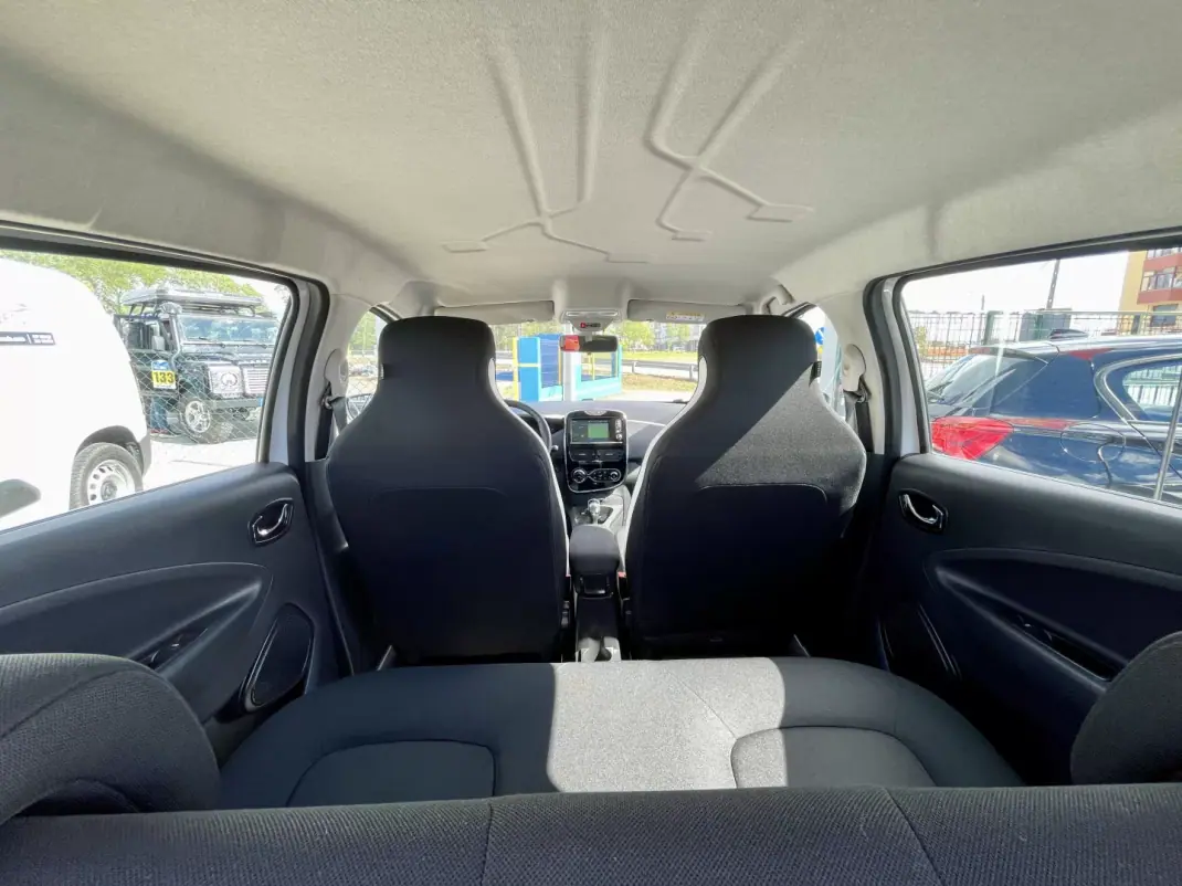 Renault Zoe 2019 - 12750 EUR, 46662 km - AUTO.MOTO.pt - 46662km - foto 20 de 32