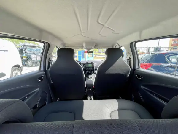 Renault Zoe 2019 - 12390 EUR, 46662 km - AUTO.MOTO.pt - 46662km - foto 20 de 32