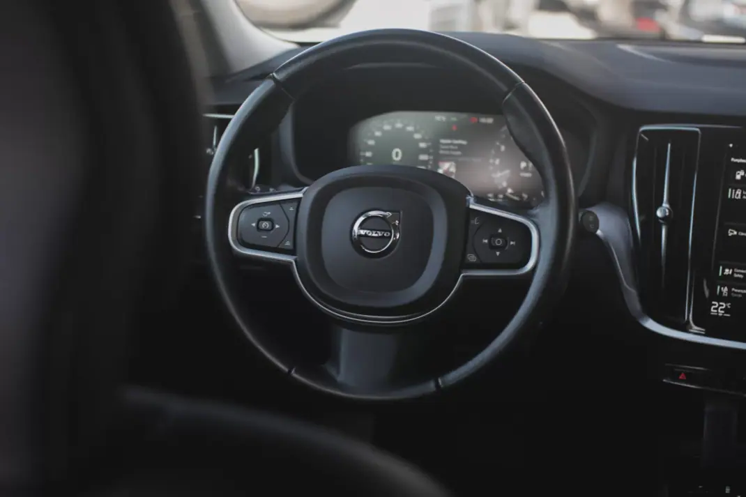 Volvo V60 2021 - 28880 EUR, 99862 km - AUTO.MOTO.pt - 99862km - foto 32 de 35