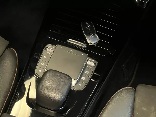 Mercedes-Benz CLA 180 2021 - 24990 EUR, 135000 km - AUTO.MOTO.pt - 135000km - foto 34 de 41