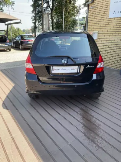 Honda Jazz 2006 - 5500 EUR, 129870 km - AUTO.MOTO.pt - 129870km - foto 4 de 17