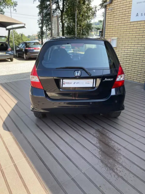 Honda Jazz 2006 - 5500 EUR, 129870 km - AUTO.MOTO.pt - 129870km - foto 4 de 17