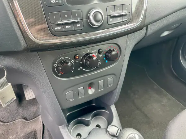 Dacia Sandero 2019 - 10500 EUR, 53499 km - AUTO.MOTO.pt - 53499km - foto 14 de 26