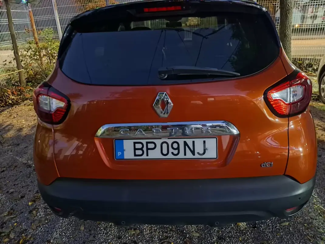 Renault Captur 2016 - 12950 EUR, 160000 km - AUTO.MOTO.pt - 160000km - foto 4 de 7