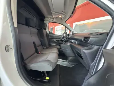 Citroën BERLINGO 1.5 BlueHDi 100 S&S Club M 2022 - 15990 EUR, 92798 km - AUTO.MOTO.pt - 92798km - foto 14 de 19