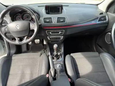 Renault Mégane 2010 - 5900 EUR, 215894 km - AUTO.MOTO.pt - 215894km - foto 9 de 22