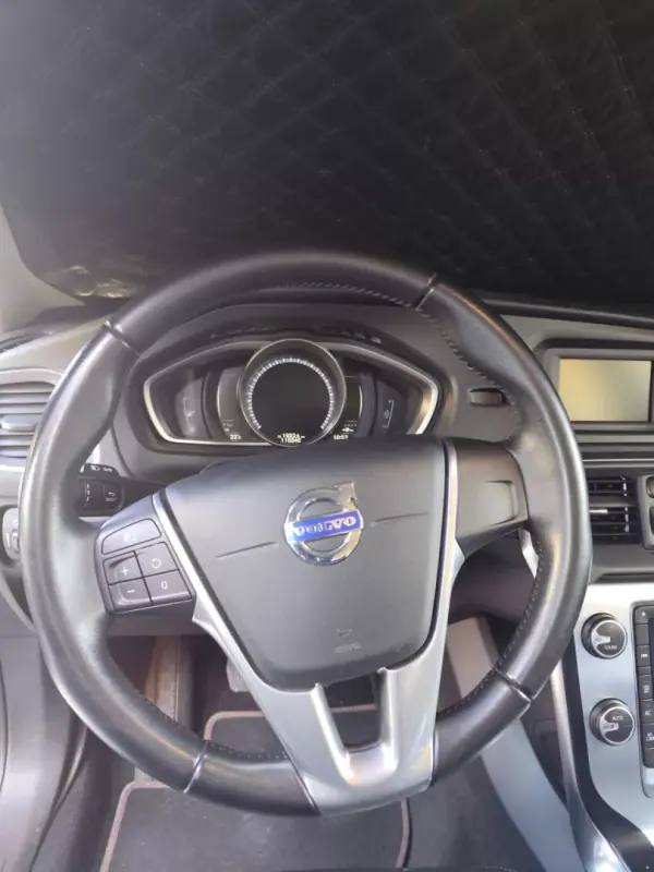 Volvo V40 2015 - 13999 EUR, 116000 km - AUTO.MOTO.pt - 116000km - foto 6 de 13