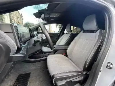 Renault Mégane E-Tech 2022 - 24999 EUR, 101000 km - AUTO.MOTO.pt - 101000km - foto 19 de 35