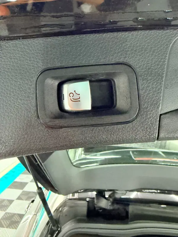 Mercedes-Benz C 300 2019 - 20999 EUR, 234000 km - AUTO.MOTO.pt - 234000km - foto 8 de 24