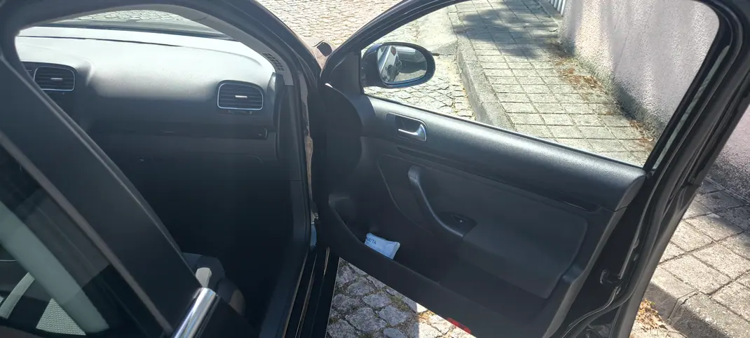 Volkswagen Golf Variant 2010 - 6500 EUR, 138000 km - AUTO.MOTO.pt - 138000km - foto 6 de 8