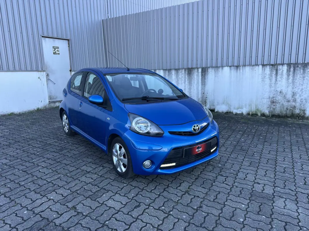 Toyota Aygo 2012 - 7490 EUR, 115000 km - AUTO.MOTO.pt - 115000km - foto 4 de 17