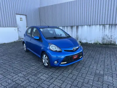 Toyota Aygo 2012 - 7490 EUR, 115000 km - AUTO.MOTO.pt - 115000km - foto 4 de 17