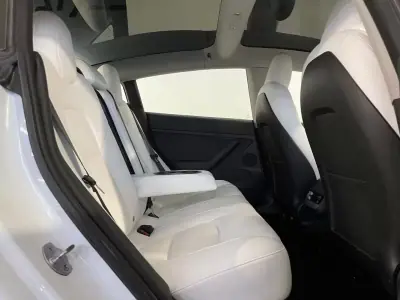 Tesla Model 3 2023 - 29750 EUR, 68000 km - AUTO.MOTO.pt - 68000km - foto 18 de 44