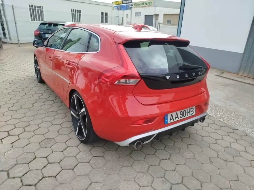 Volvo V40 2014 - 15500 EUR, 185280 km - AUTO.MOTO.pt - 185280km - foto 1 de 20