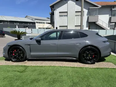 Porsche Taycan Sport Turismo 2025 - 130000 EUR, 19000 km - AUTO.MOTO.pt - 19000km - foto 19 de 78