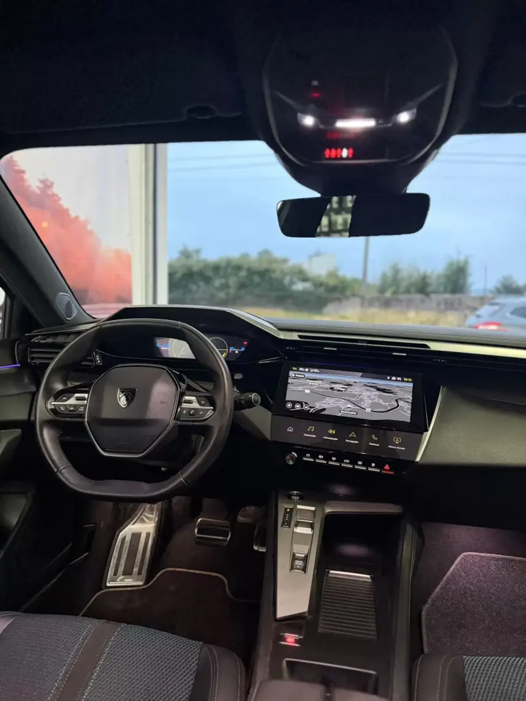 Peugeot e-308 2023 - 29990 EUR, 18850 km - AUTO.MOTO.pt - 18850km - foto 6 de 14