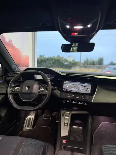 Peugeot e-308 2023 - 29990 EUR, 18850 km - AUTO.MOTO.pt - 18850km - foto 6 de 14