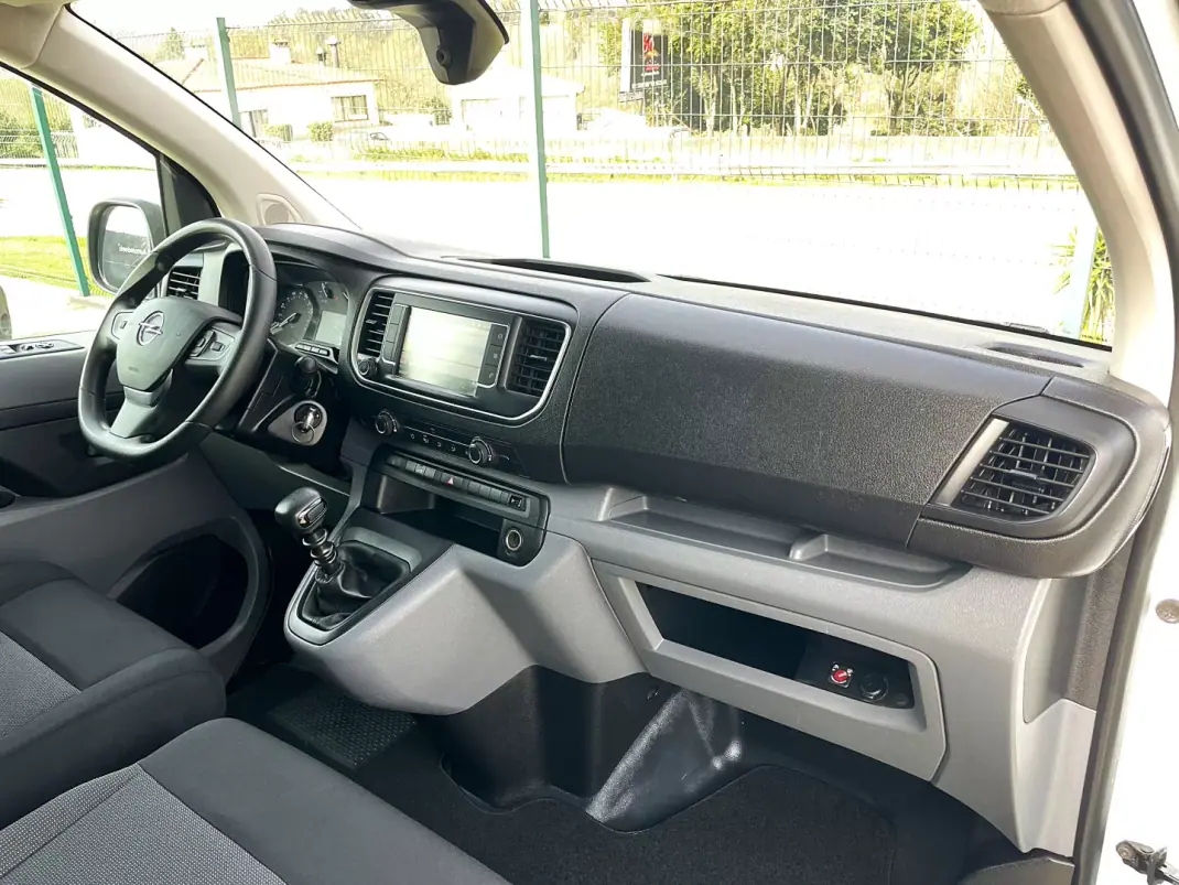 Opel COMBO 2022 - 17450 EUR, 123000 km - AUTO.MOTO.pt - 123000km - foto 21 de 37