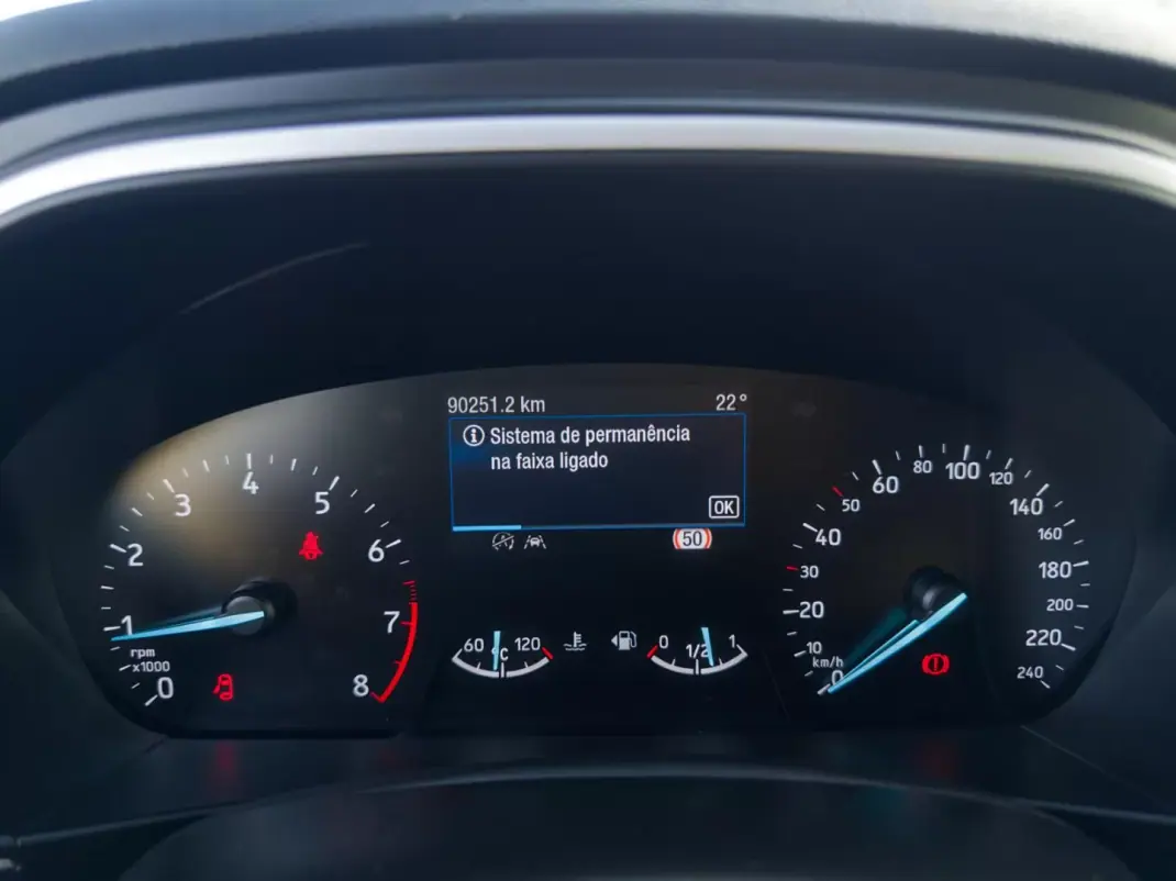 Ford Focus 2018 - 13990 EUR, 90000 km - AUTO.MOTO.pt - 90000km - foto 31 de 36