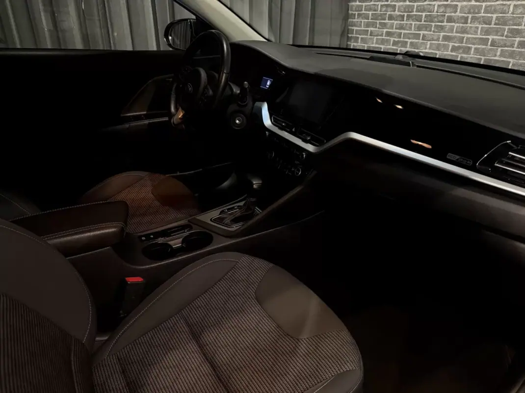 Kia Niro 2020 - 17490 EUR, 168000 km - AUTO.MOTO.pt - 168000km - foto 7 de 21