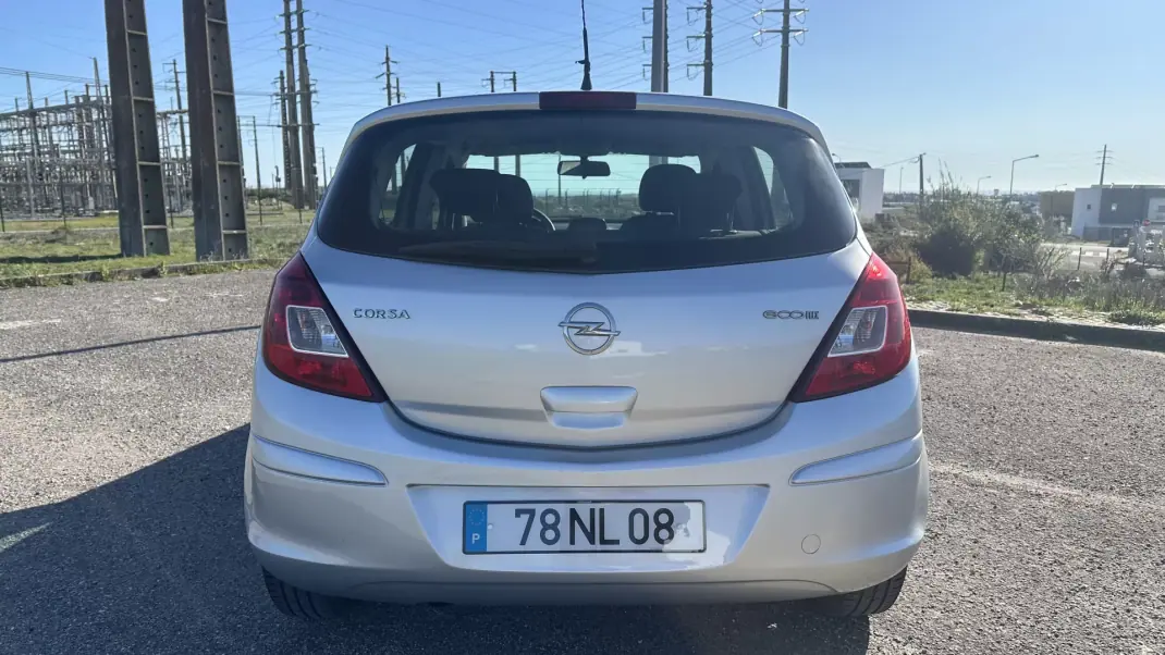 Opel Corsa 2013 - 4650 EUR, 212000 km - AUTO.MOTO.pt - 212000km - foto 7 de 13