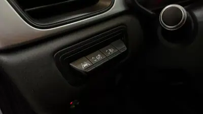 Renault Captur 2021 - 13990 EUR, 167491 km - AUTO.MOTO.pt - 167491km - foto 26 de 29