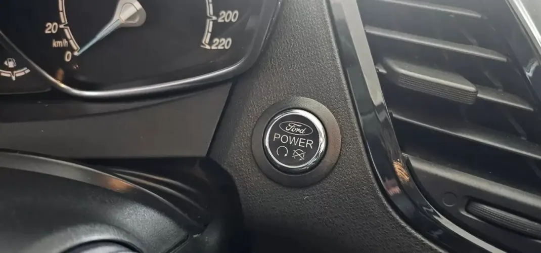 Ford Fiesta 2015 - 6990 EUR, 185000 km - AUTO.MOTO.pt - 185000km - foto 14 de 17