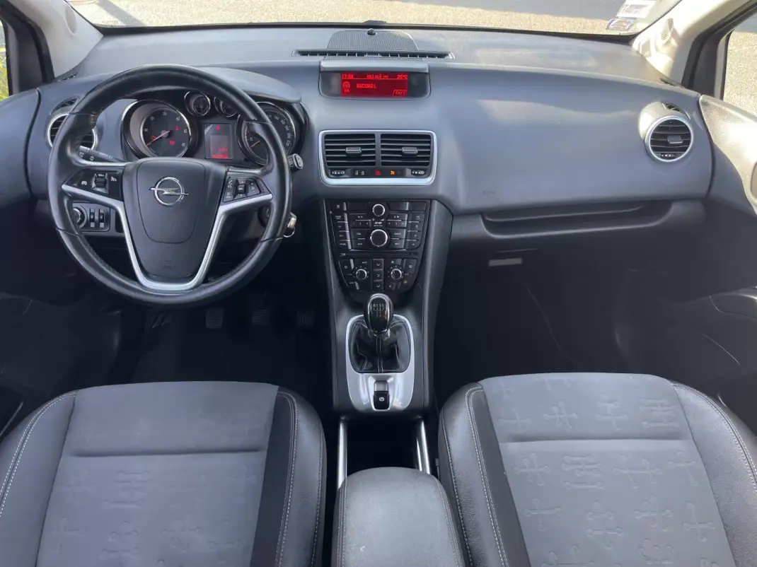 Opel Meriva 2011 - 7490 EUR, 153100 km - AUTO.MOTO.pt - 153100km - foto 10 de 20