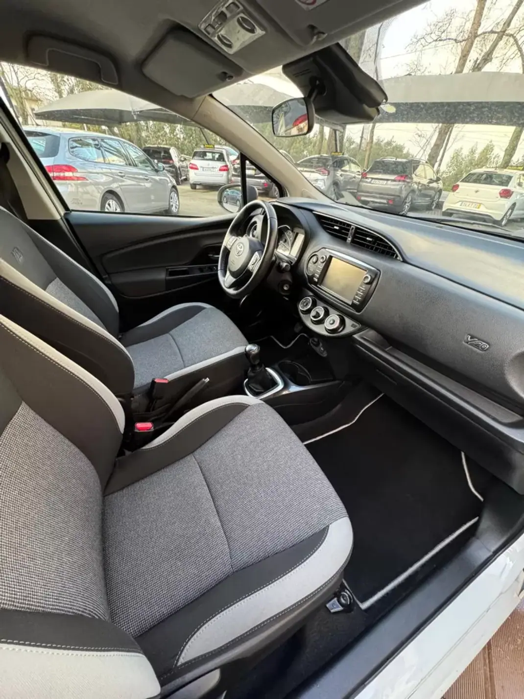 Toyota Yaris 2019 - 13490 EUR, 122240 km - AUTO.MOTO.pt - 122240km - foto 14 de 14