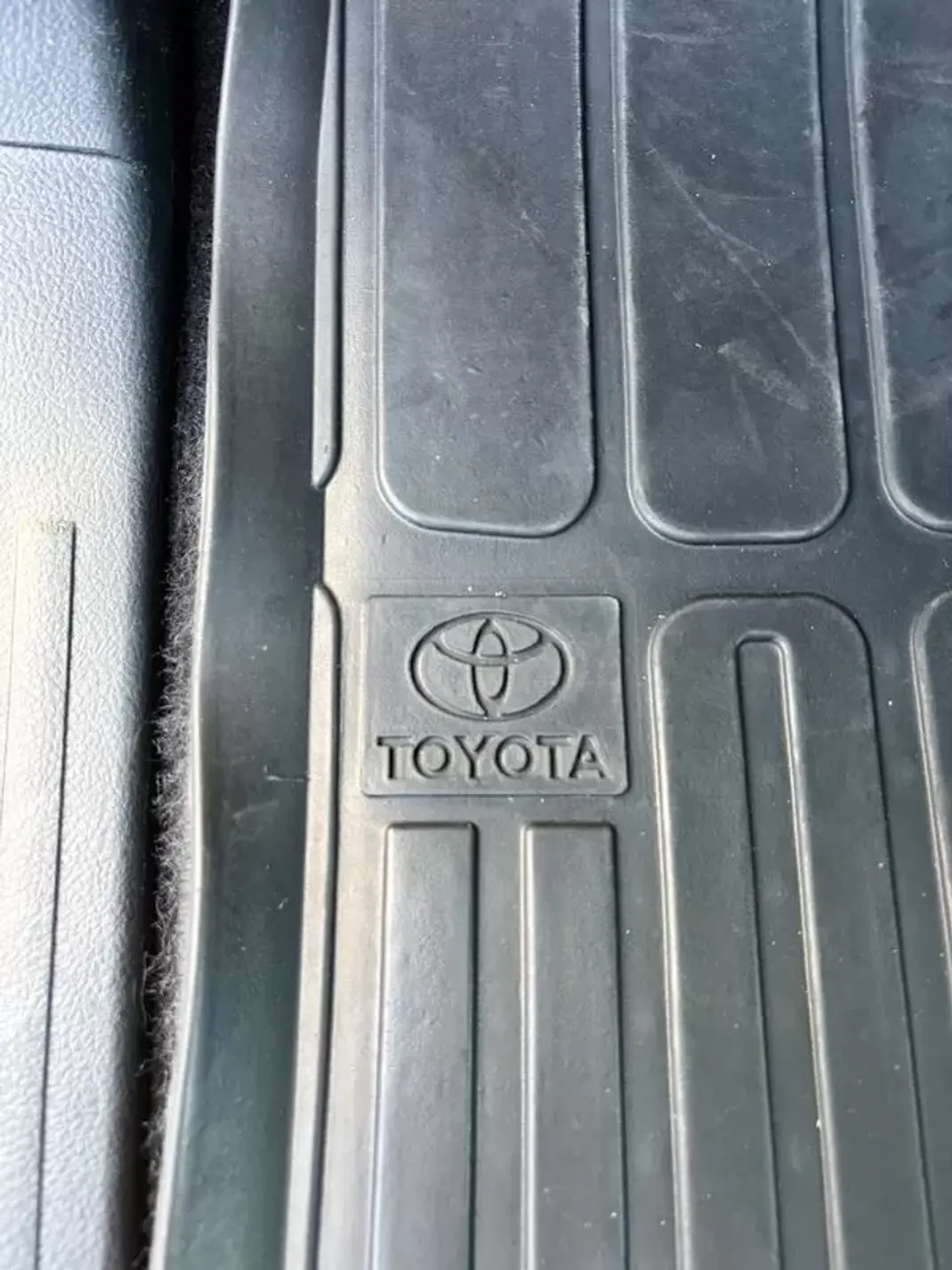 Toyota Land Cruiser 2017 - 67500 EUR, 149504 km - AUTO.MOTO.pt - 149504km - foto 32 de 42