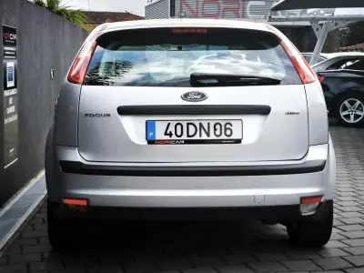 Ford Focus 2007 - 6950 EUR, 158684 km - AUTO.MOTO.pt - 158684km - foto 13 de 36