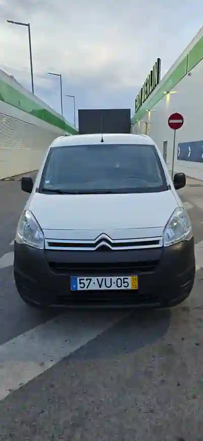 Citroën Berlingo 1.6 BlueHDi Feel 2018 - 8000 EUR, 175000 km - AUTO.MOTO.pt - 175000km - foto 6 de 13