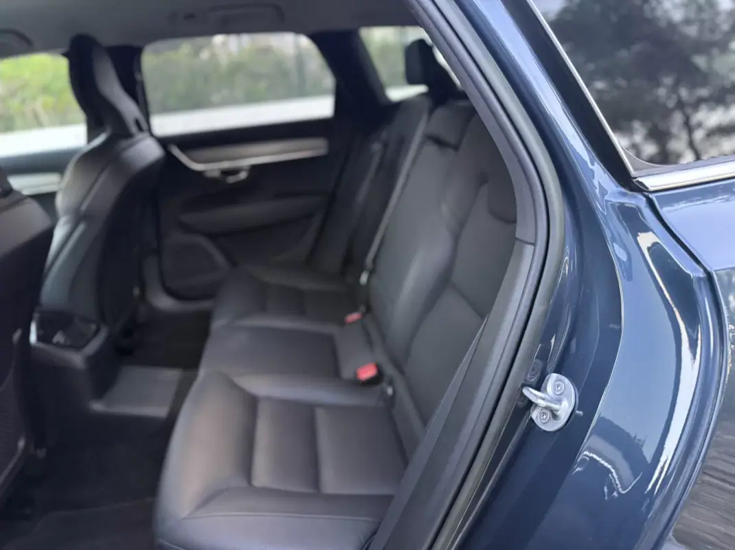 Volvo V90 2023 - 35999 EUR, 100000 km - AUTO.MOTO.pt - 100000km - foto 11 de 21