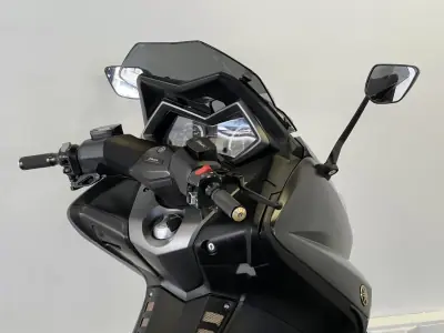 Yamaha TMAX 2016 - 8990 EUR, 27000 km - AUTO.MOTO.pt - 27000km - foto 12 de 35