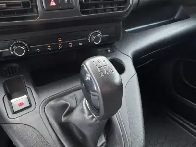 Peugeot PARTNER GIRAFON 2019 - 13990 EUR, 150000 km - AUTO.MOTO.pt - 150000km - foto 26 de 39