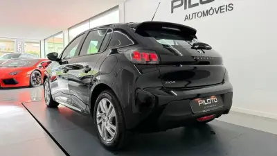 Peugeot 208 2020 - 16990 EUR, 96739 km - AUTO.MOTO.pt - 96739km - foto 6 de 27