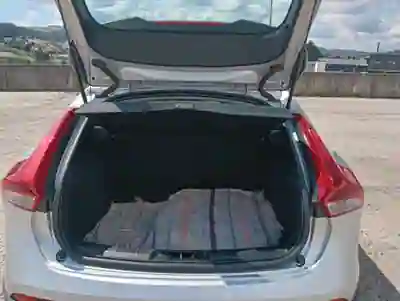 Volvo V40 Cross Country 2016 - 11000 EUR, 220000 km - AUTO.MOTO.pt - 220000km - foto 6 de 13