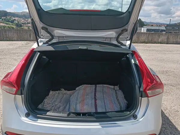 Volvo V40 Cross Country 2016 - 11000 EUR, 220000 km - AUTO.MOTO.pt - 220000km - foto 6 de 13
