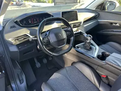 Peugeot 5008 2018 - 14900 EUR, 220000 km - AUTO.MOTO.pt - 220000km - foto 25 de 60